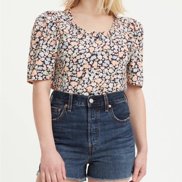 Levi's Tops - Louise Smocked Top in Vanessa Floral Size small new with tags